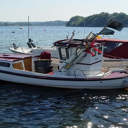 Semesterbostad Veselin - 100m From The Sea By Interhome